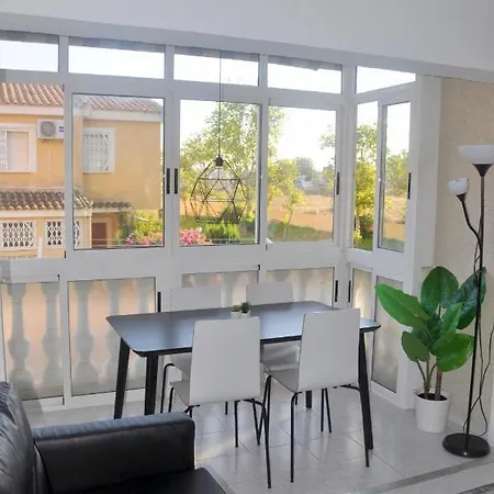 Apartment Con Piscina Y Parking *